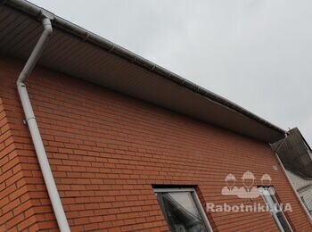 Замена водосточки на крыше +-24м.п